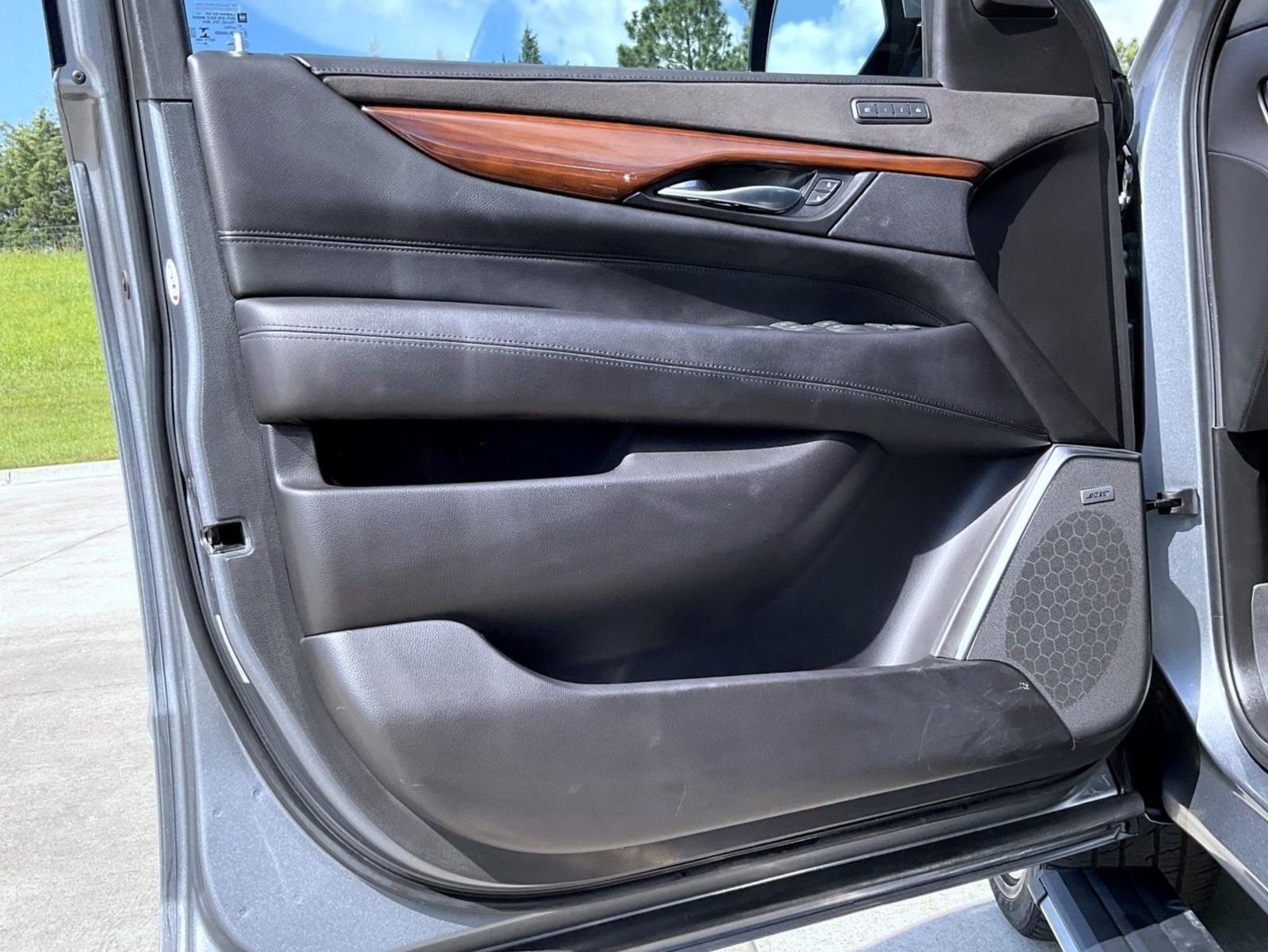 Used 2019 Gray Cadillac Premium Luxury image 9
