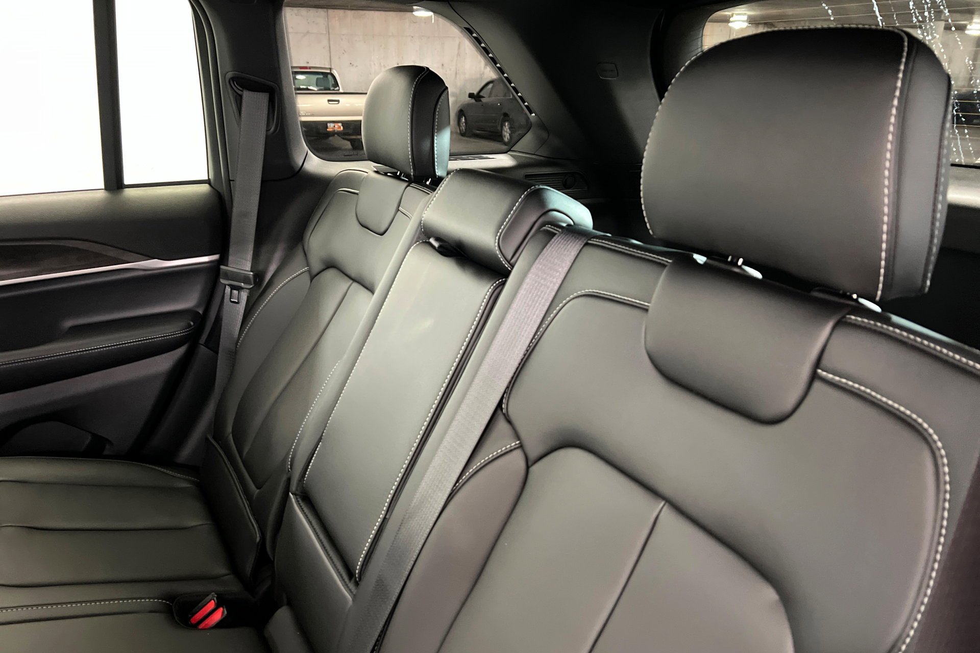 New 2026 Bright White Clear-Coat Exterior Paint Jeep Limited image 21