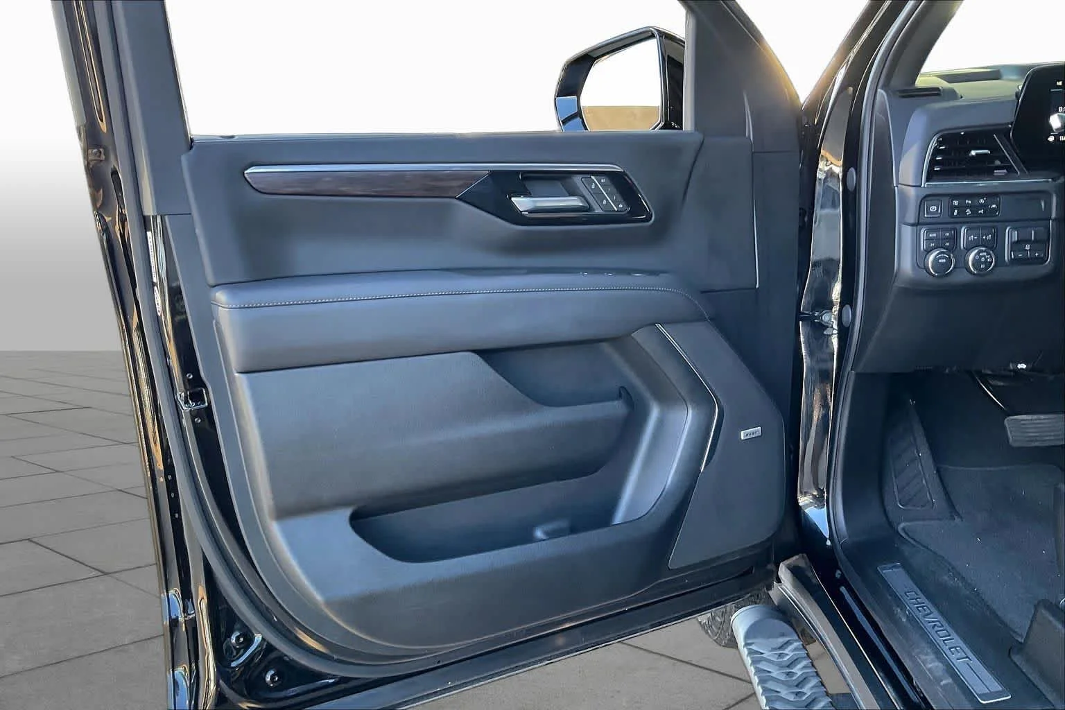 Used 2025 Black Chevrolet Z71 image 21