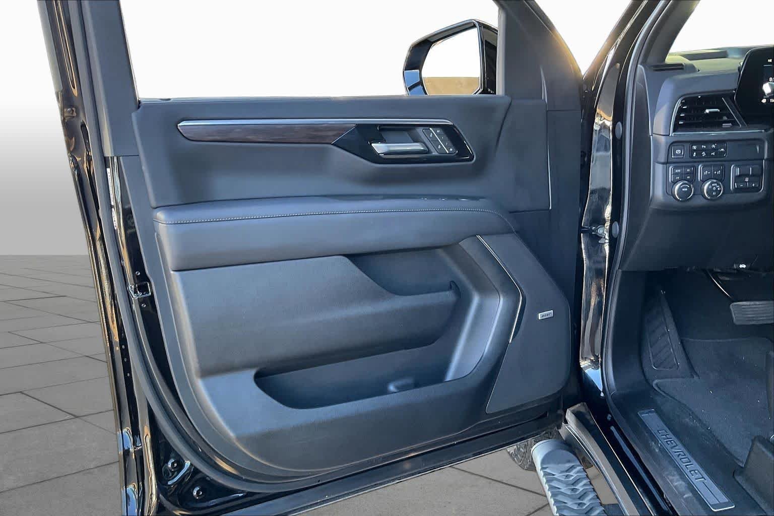 Used 2025 Black Chevrolet Z71 image 22