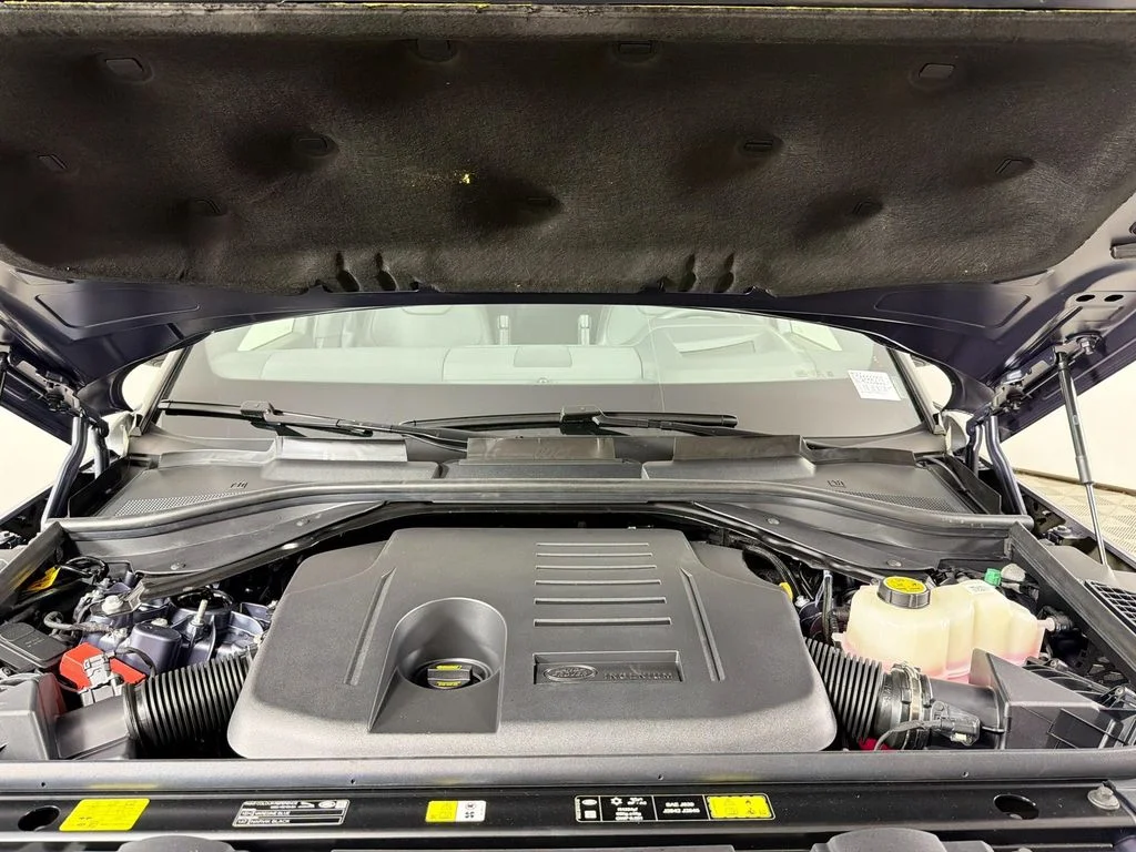 New 2026 Varesine Blue Land Rover Dynamic SE image 32