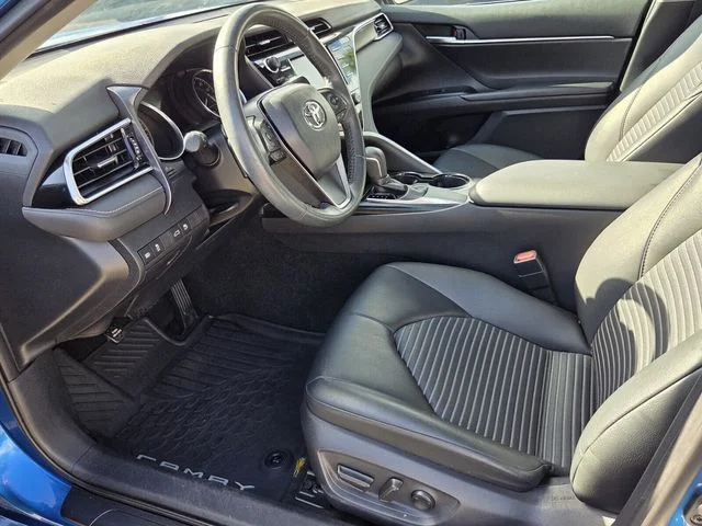 Used 2018 Blue Toyota SE image 9