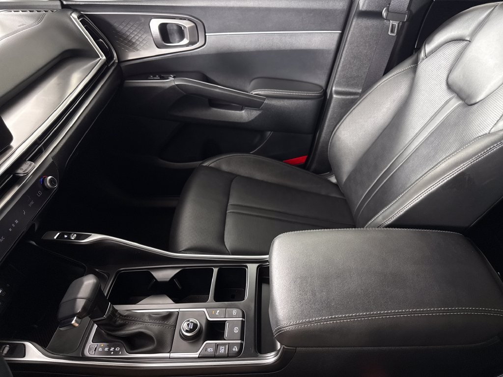 2025 Kia Sorento S - Photo 23