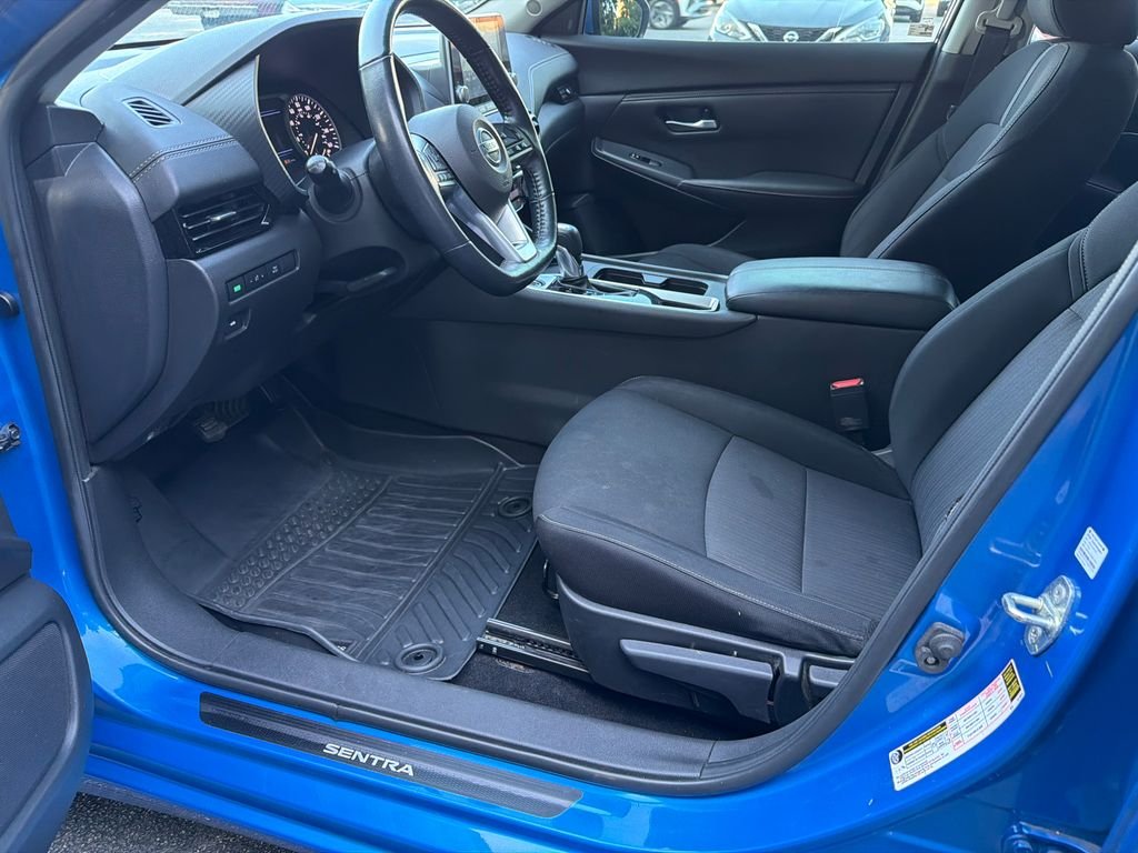 Used 2022 Blue Nissan SV image 9