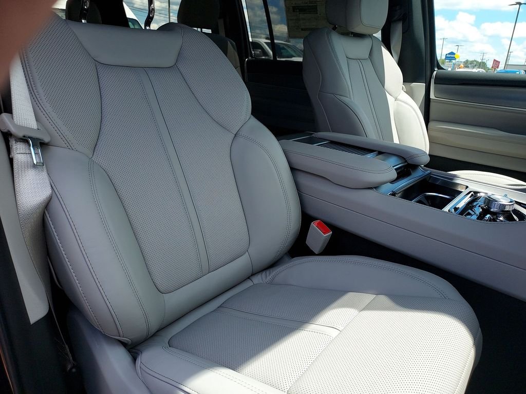 New 2026 High Gloss Black Exterior Paint Jeep Limited Reserve image 32