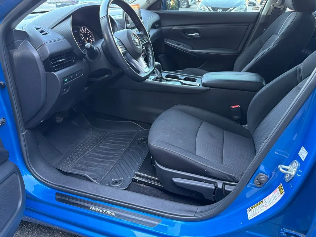 Used 2022 Blue Nissan SV image 9