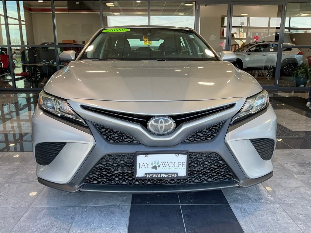 Used 2018 Toyota Camry SE with VIN 4T1B11HK4JU609762 for sale in Kansas City