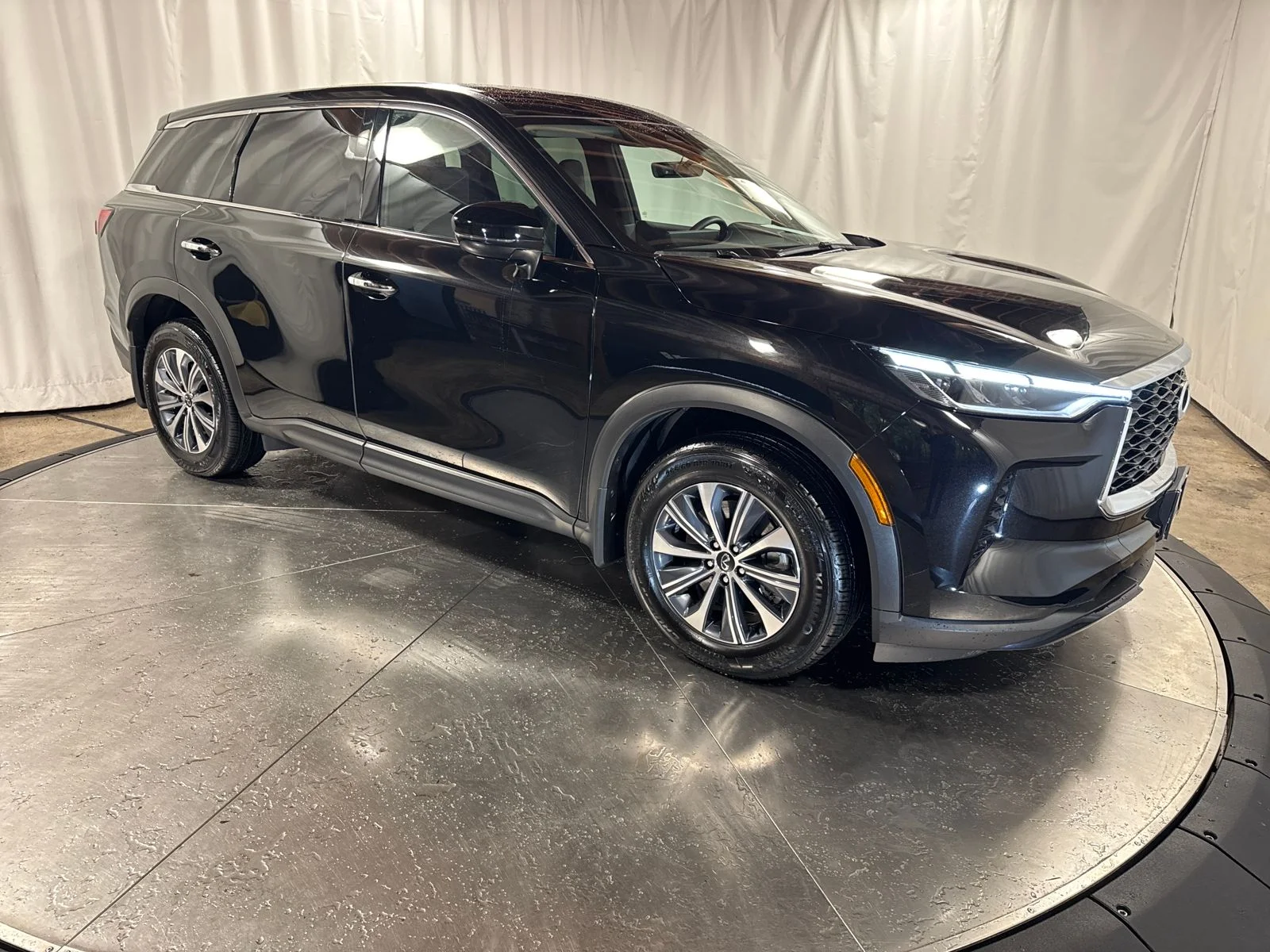 Used 2025 Black INFINITI PURE image 10