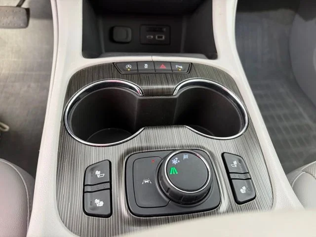 Used 2023 White GMC SLT image 32