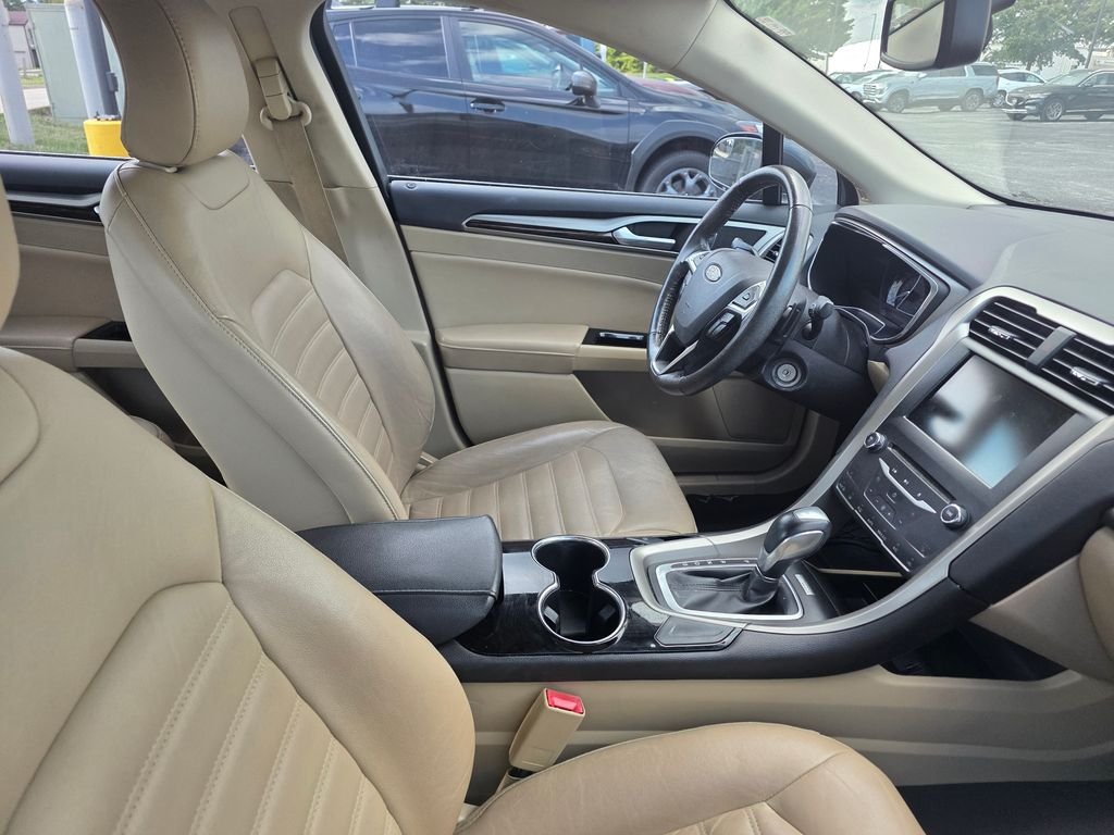 Used 2015 Magnetic Ford SE image 6