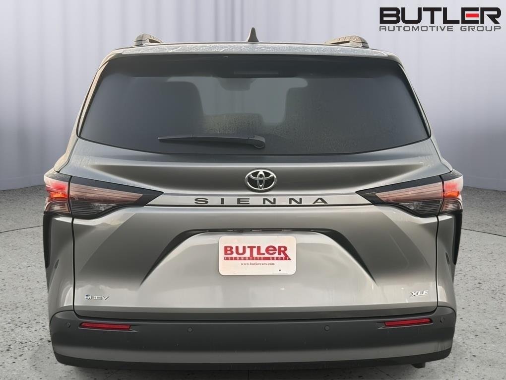 New 2026 Heavy Metal Toyota XLE 8-Passenger image 5