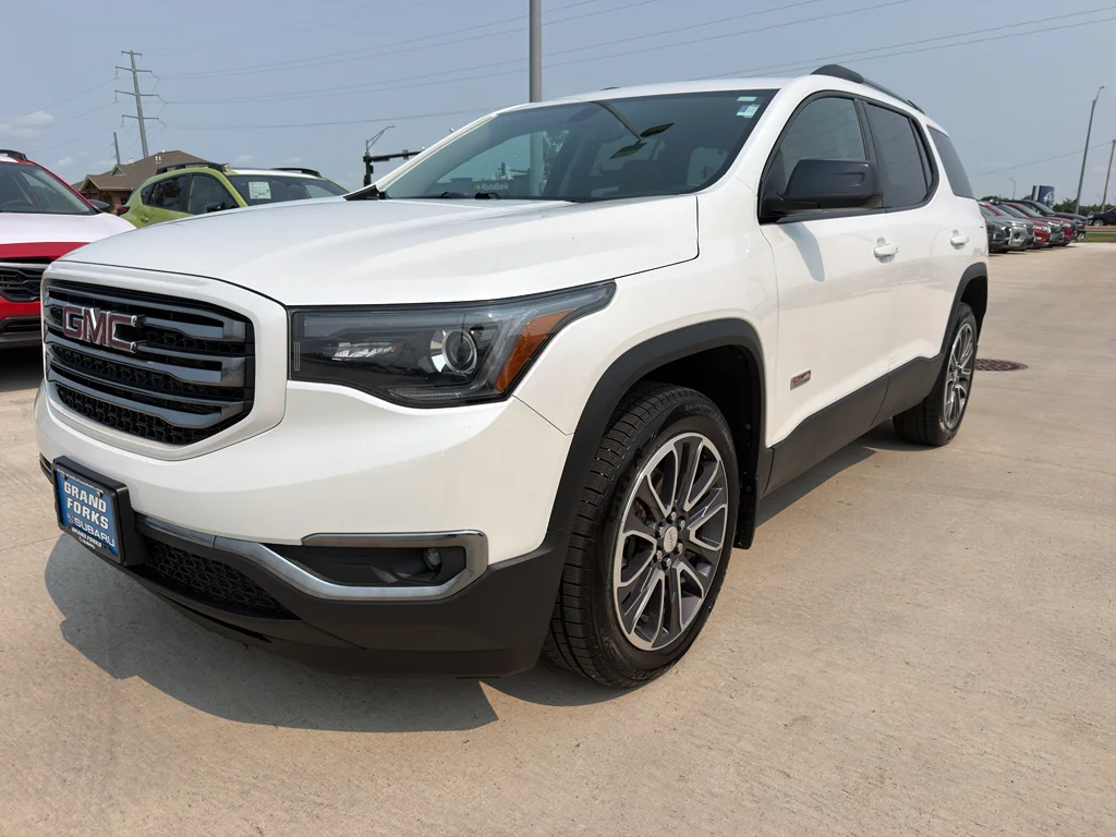 Used 2018 White Frost Tricoat GMC SLT image 2