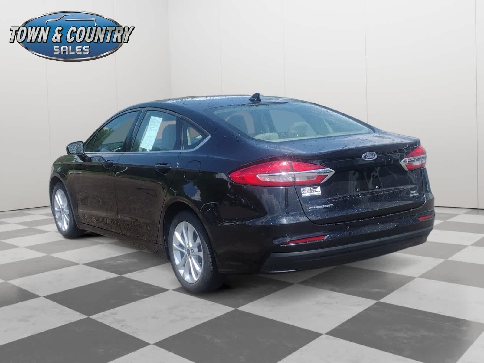 Used 2020 Agate Black Metallic Ford SE image 5