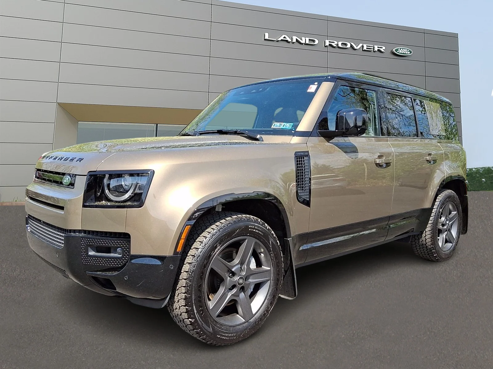 2025 Land Rover Defender 110 X-Dynamic SE P400's photo