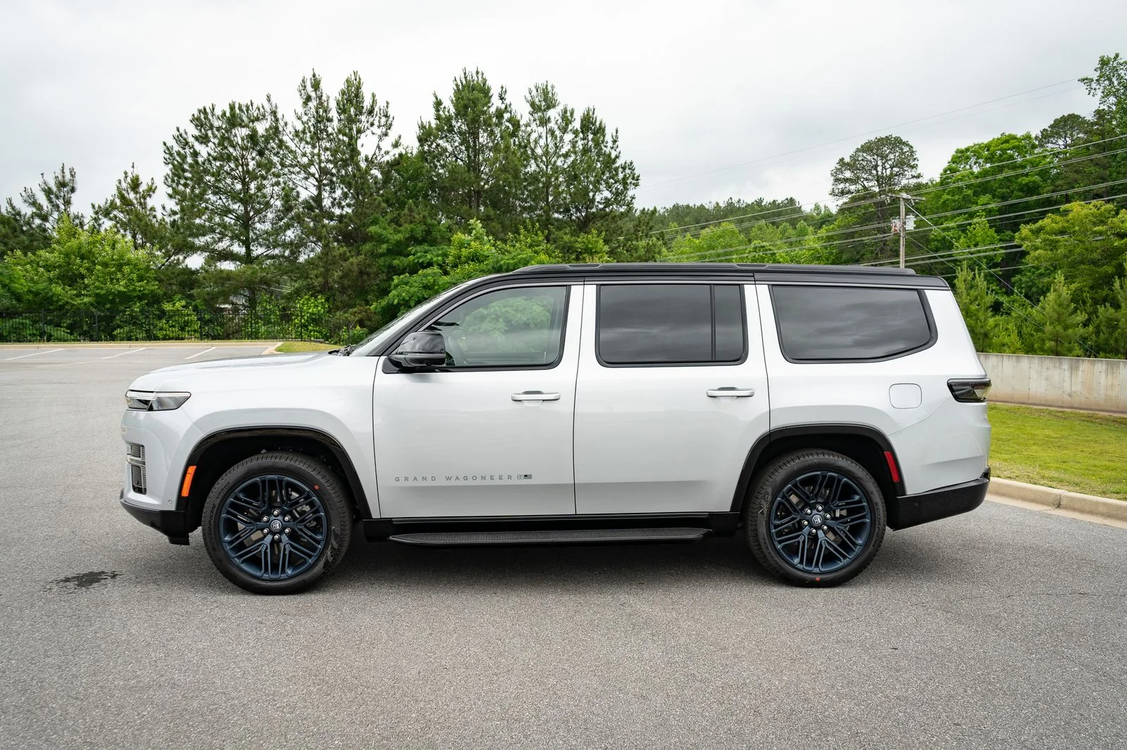 New 2026 Silver-Zynith Exterior Paint Jeep 85th Anniversary Edition image 5