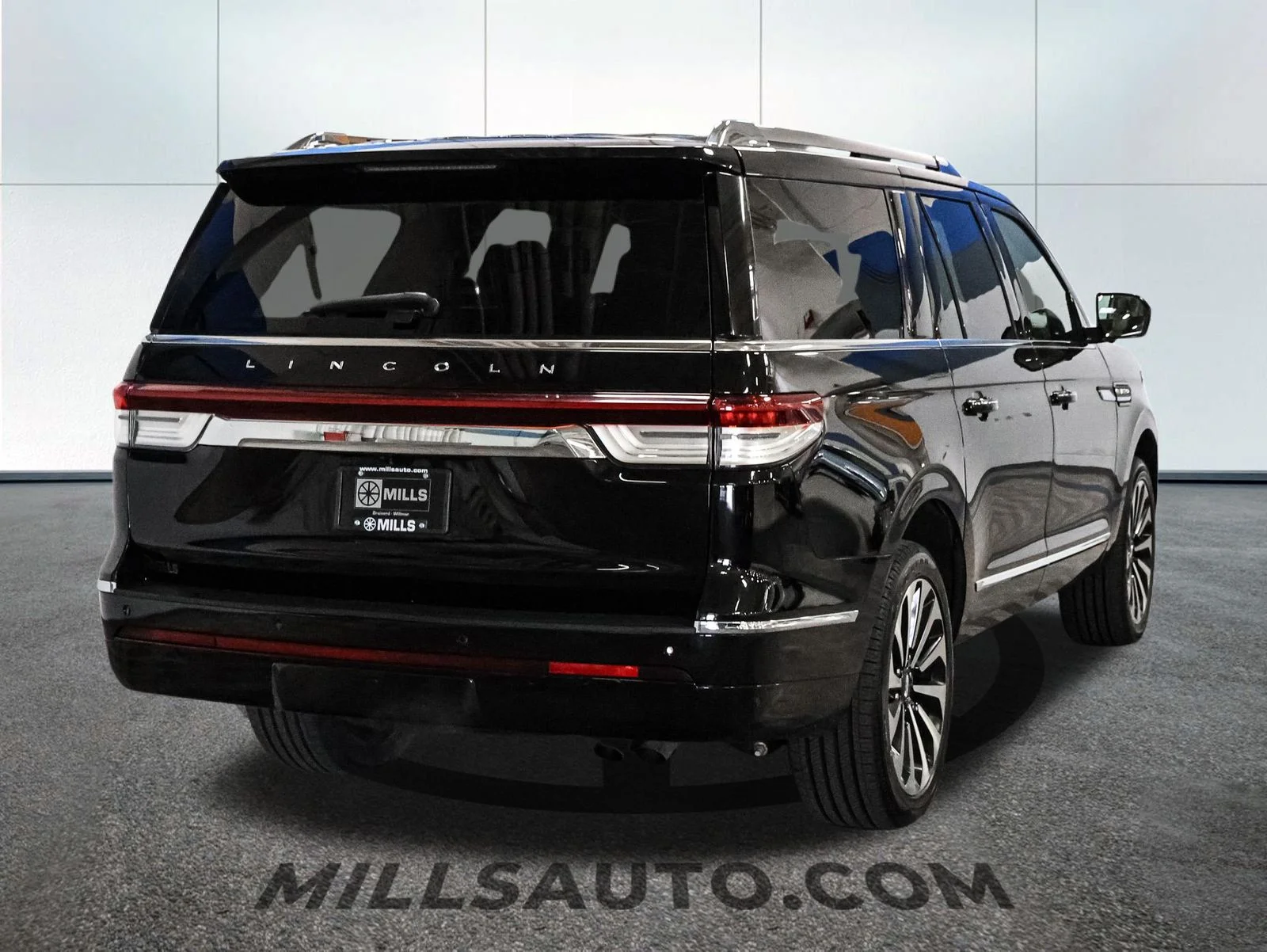 Used 2022 Black Lincoln Reserve image 7