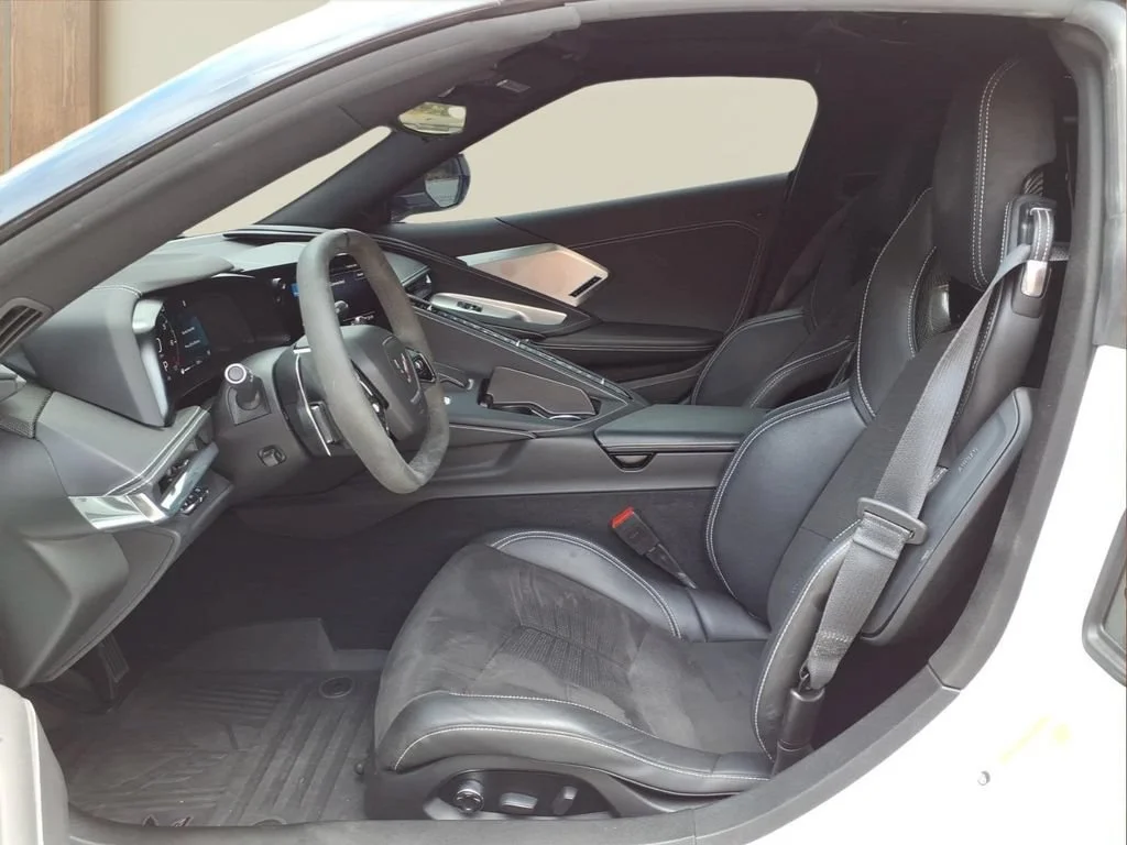 Used 2020 ARCTIC WHITE Chevrolet 2LT image 13