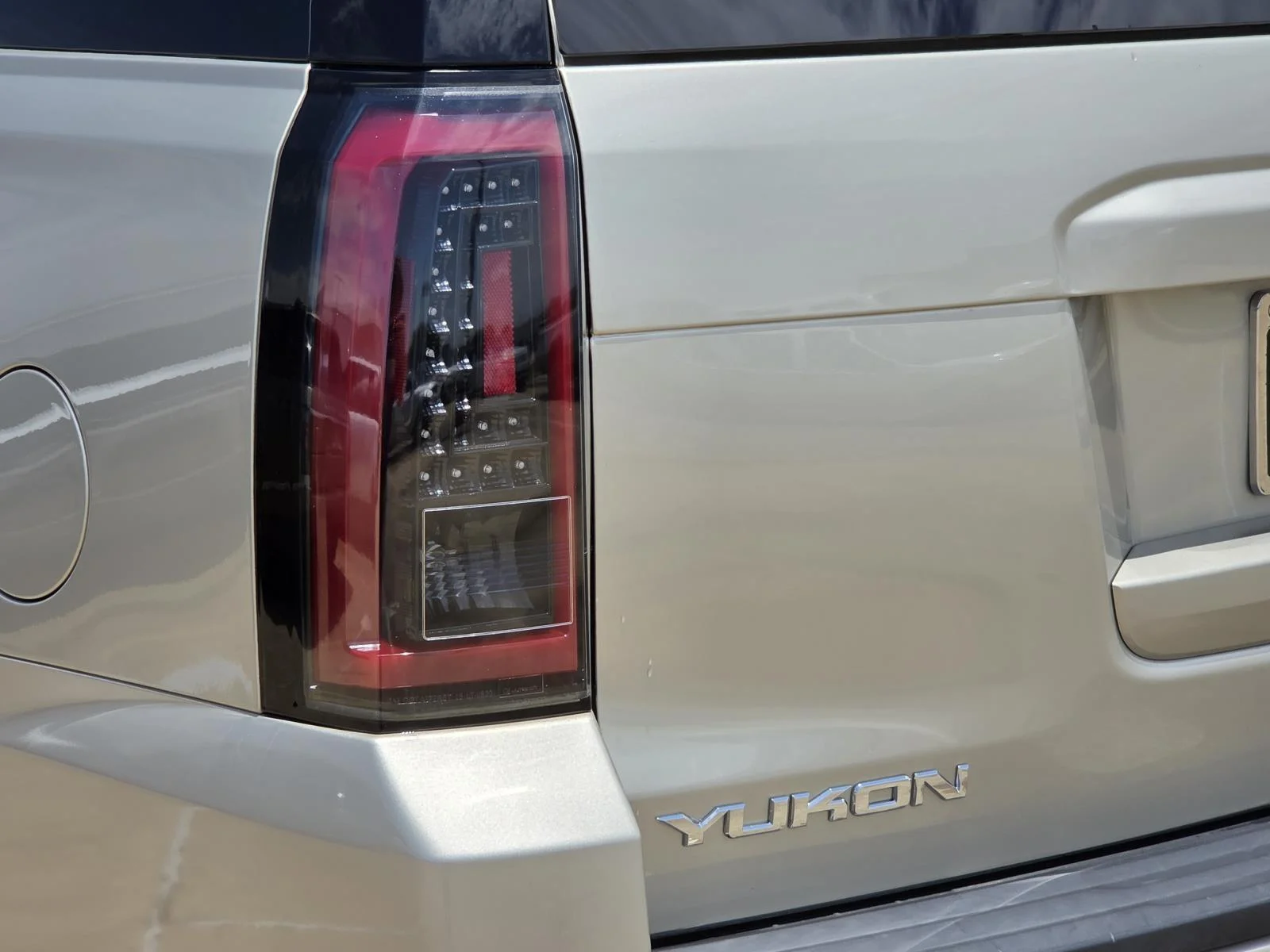 Used 2015 CHAMPAGNE SILVER METALLIC GMC SLT image 8