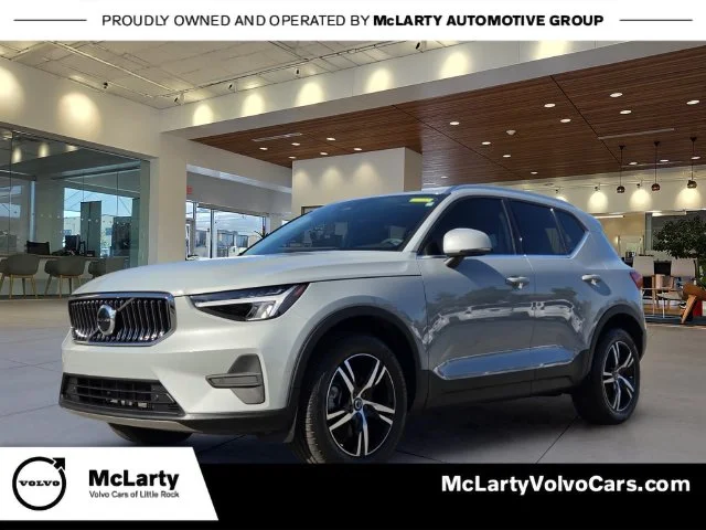 2025 Volvo XC40 B5 Core