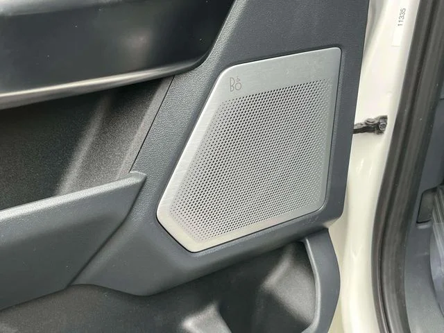 Used 2023 White Metallic Ford Platinum image 27