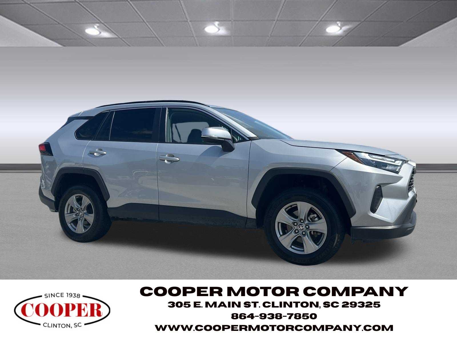 Used 2025 Silver Sky Metallic Toyota XLE image 7
