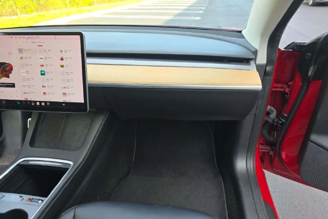 Used 2021  Tesla Long Range image 5
