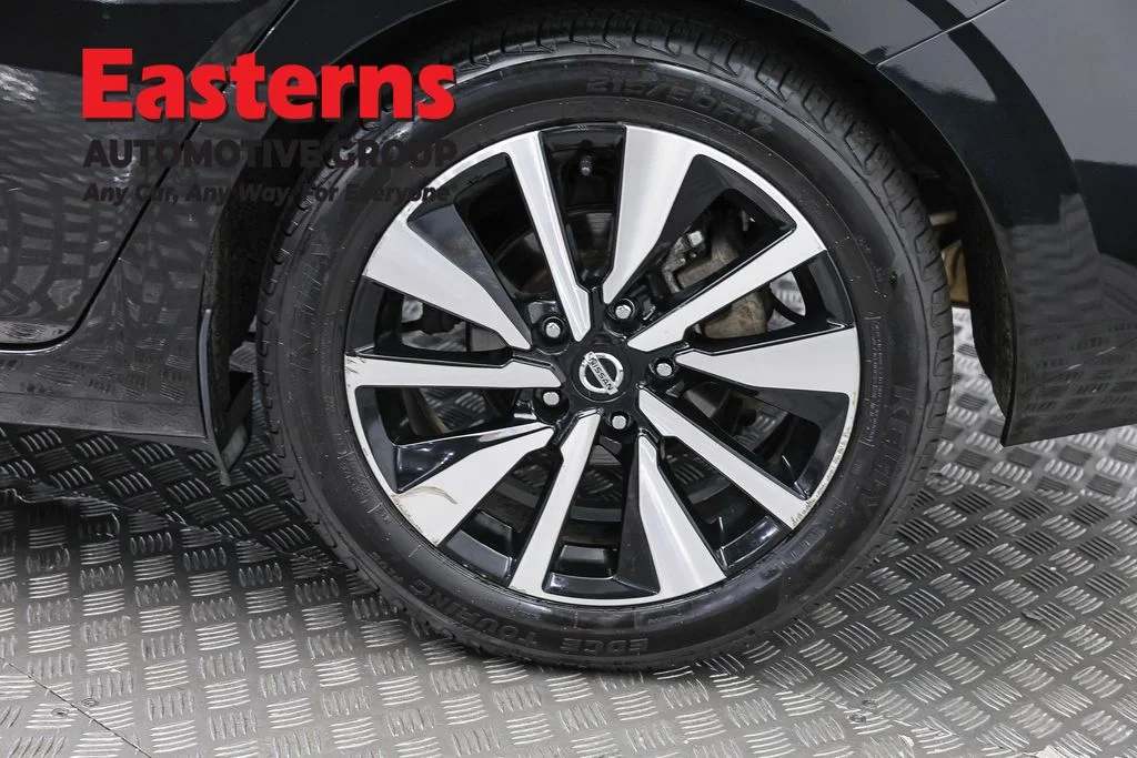 Used 2023 Black Nissan SV image 33