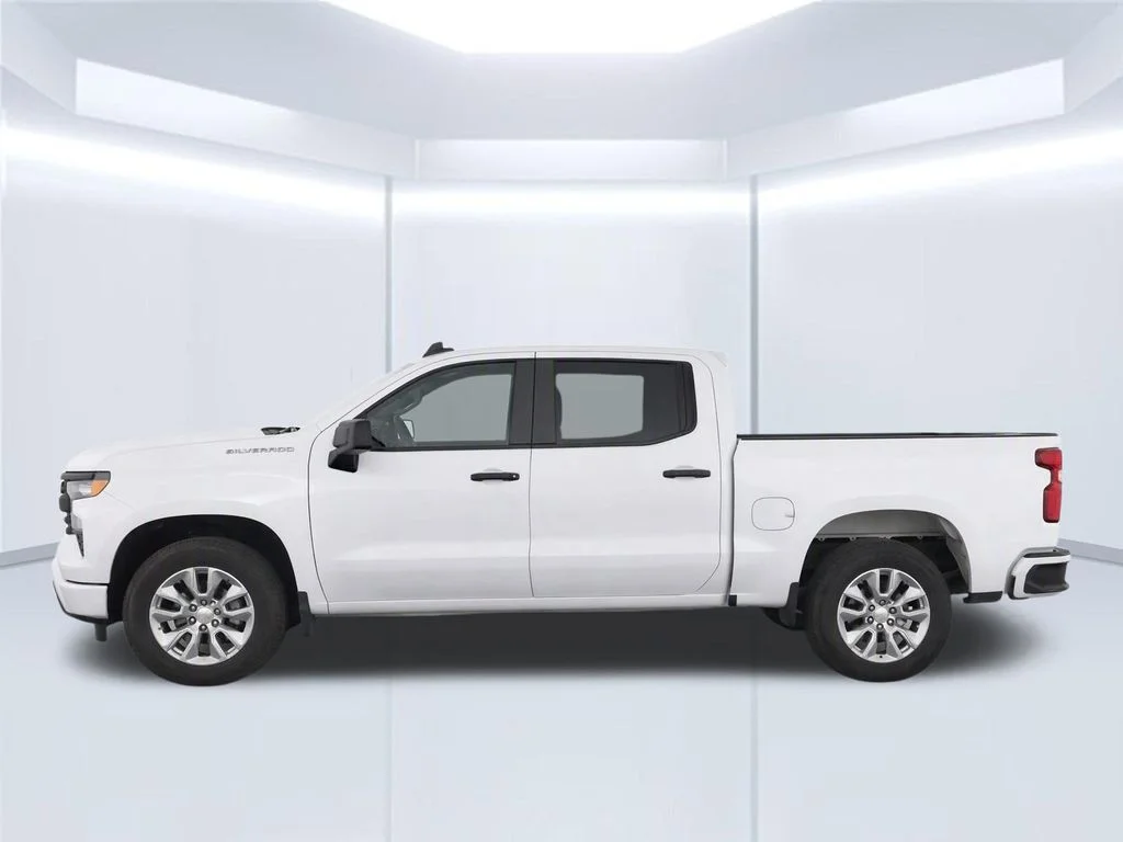 Used 2024 White Chevrolet Custom image 10