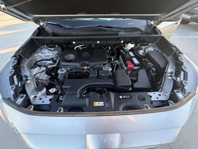2025 Toyota RAV4 LE - Photo 32