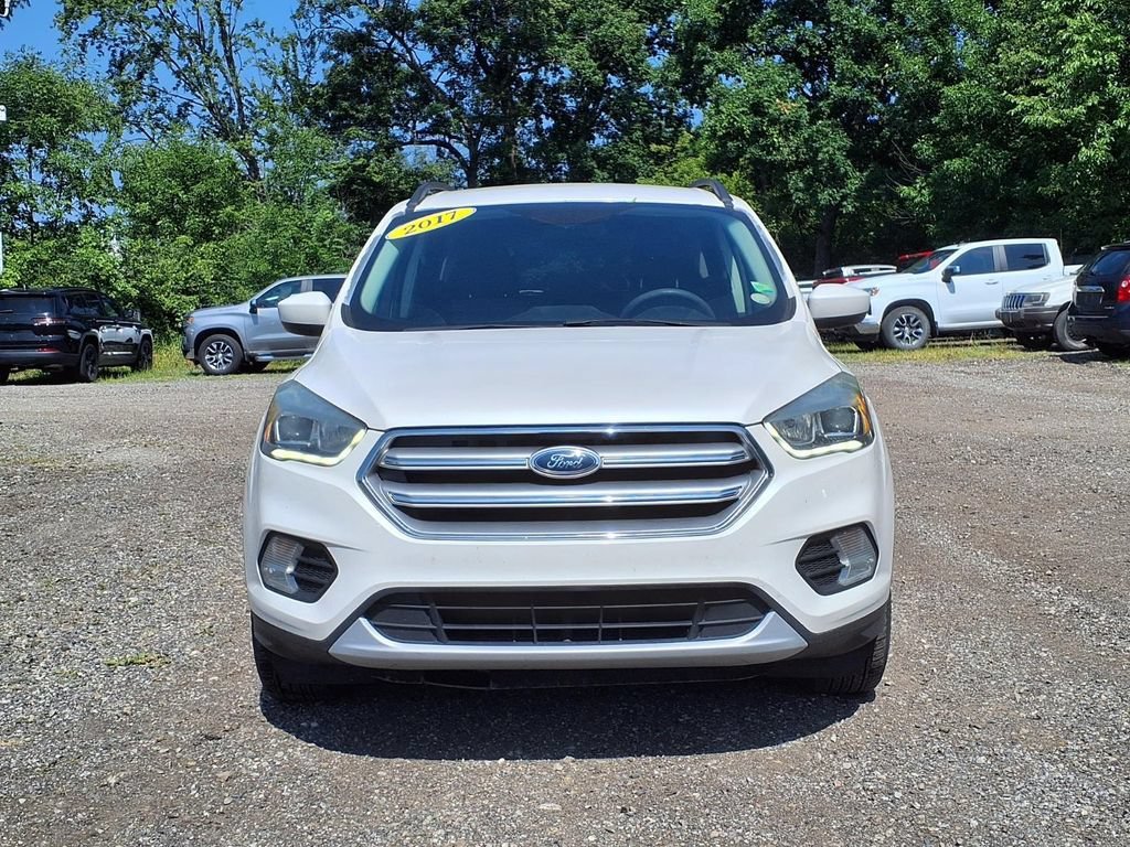 Used 2017 Ford Escape SE with VIN 1FMCU0GD9HUB99172 for sale in Howell, MI