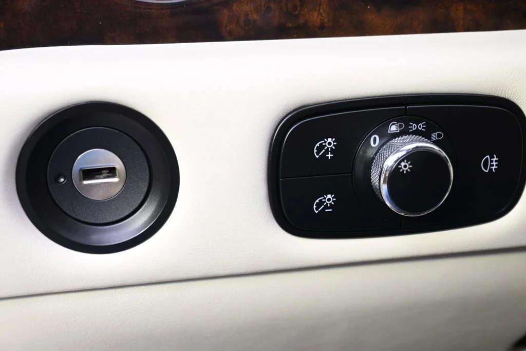 Used 2017 Silver Bentley V8 S image 28