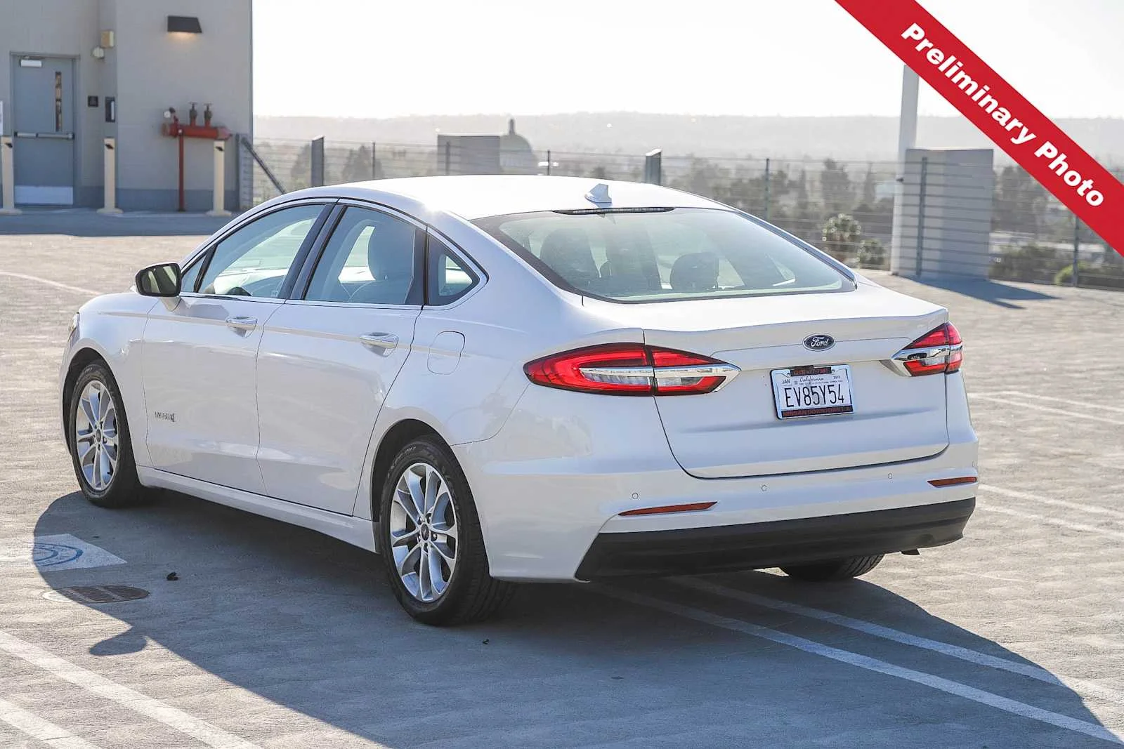 Used 2019 White Platinum Metallic Tri-Coat Ford SEL image 9