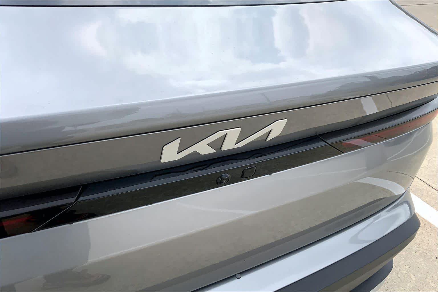 Used 2025 Steel Gray Kia LXS image 30