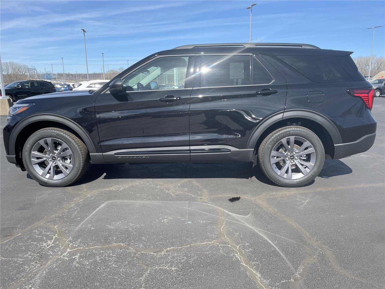 New 2026 Agate Black Metallic Ford Active image 34
