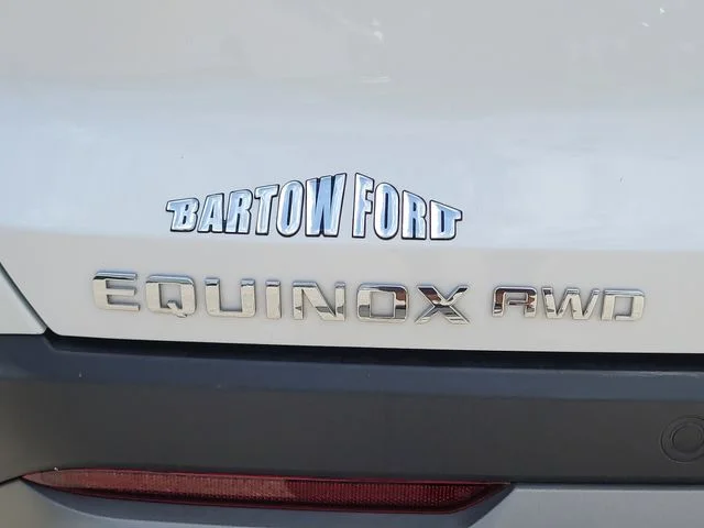 Used 2025 White Chevrolet LT image 9