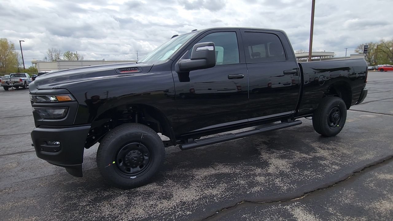 New 2026 Diamond Black Crystal Pearl-Coat Exterior Paint RAM Tradesman image 4