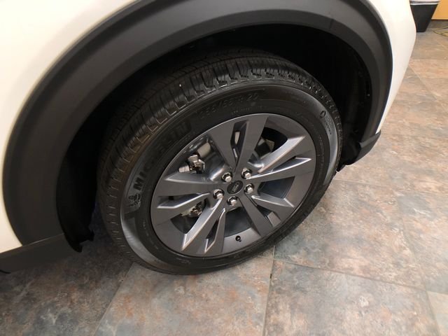 New 2026 Star White Metallic Tri-Coat Ford Active image 9