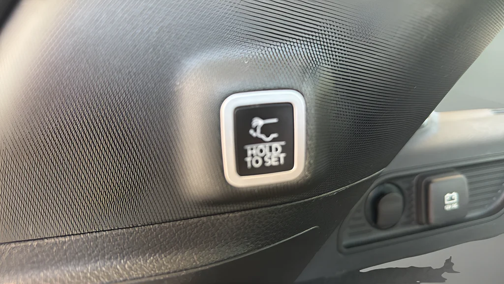 Used 2025 White Jeep Overland image 14