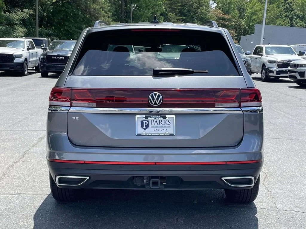 Used 2025  Volkswagen 2.0T SE w/Technology image 7
