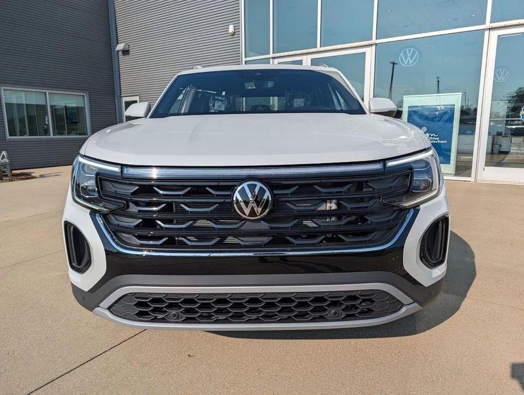 New 2026 White/off-white Volkswagen 2.0T SE w/Technology image 9