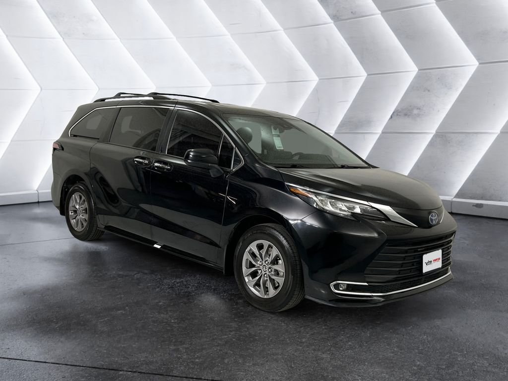 2022 Toyota Sienna XLE 7-Passenger FWD