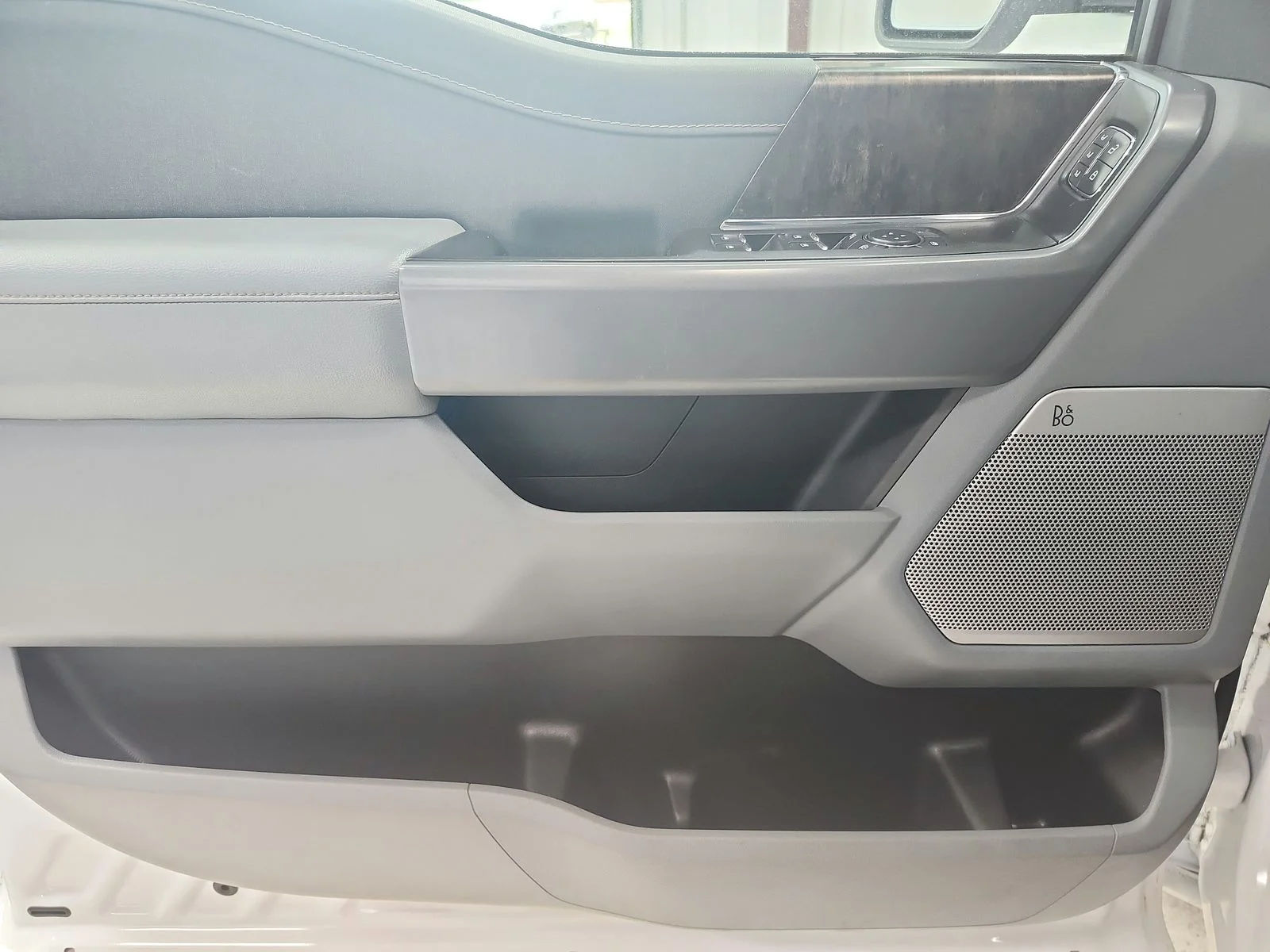 Used 2021 White Ford Lariat image 36