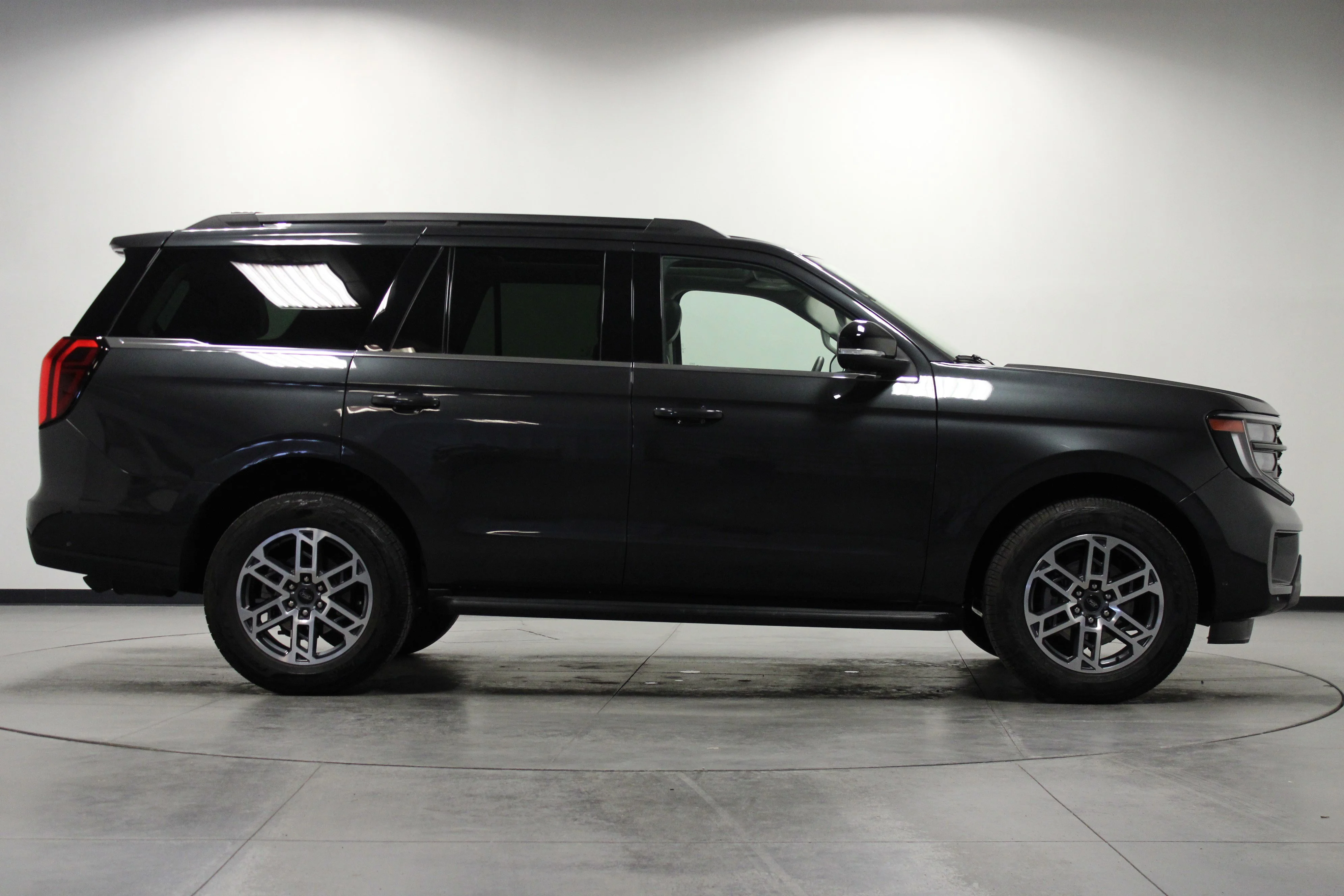 Used 2025 Gray Metallic Ford Active image 3
