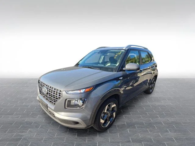 Used 2025 Gray Hyundai SEL image 3