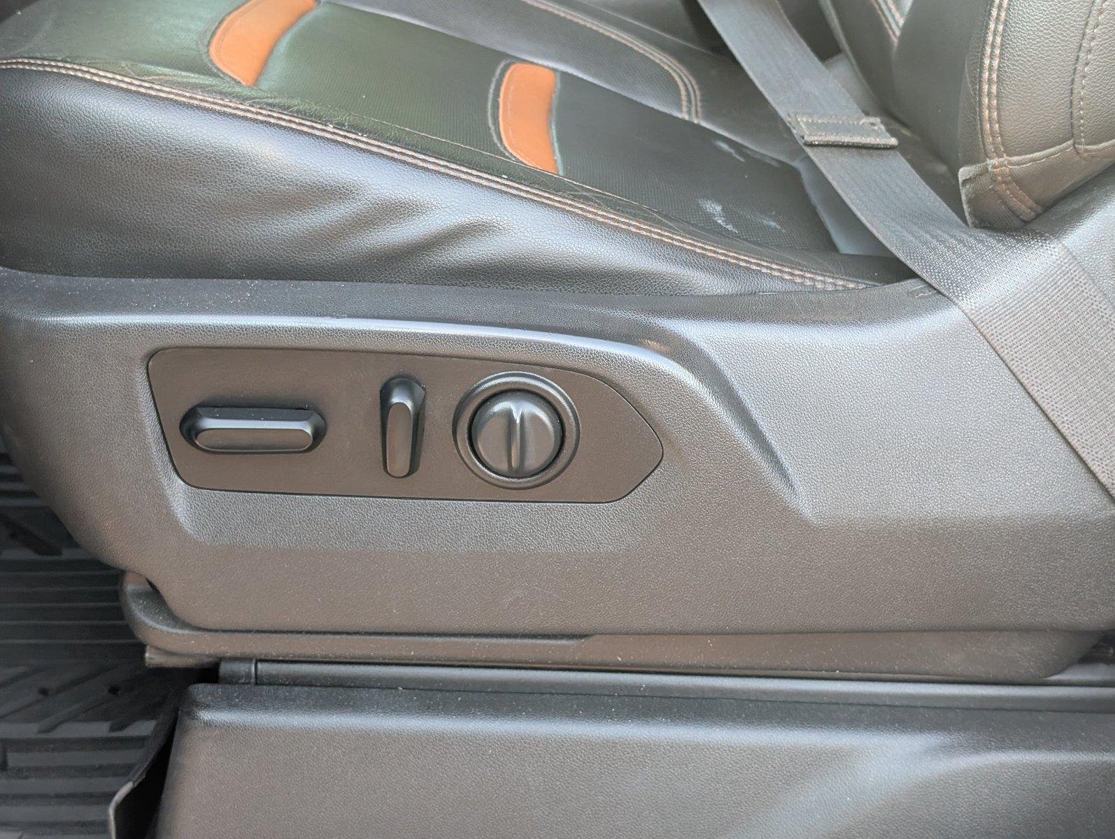 Used 2020 Summit White GMC AT4 image 16