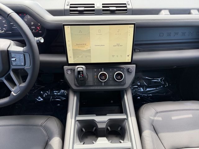 New 2026 Woolstone Green Land Rover X-Dynamic SE image 15