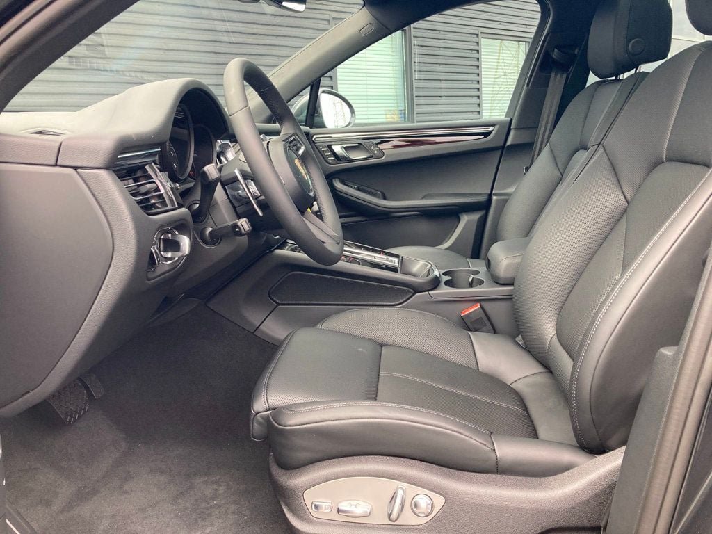 2026 Porsche Macan - Photo 6
