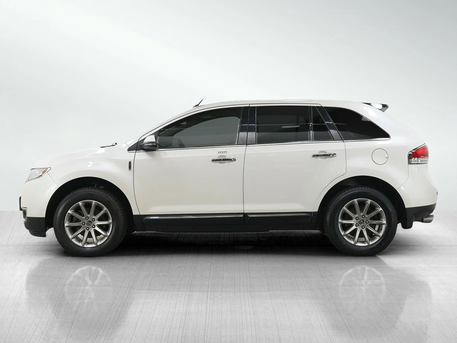 Used 2014 Lincoln MKX Base with VIN 2LMDJ8JK4EBL01681 for sale in Hopkins, Minnesota