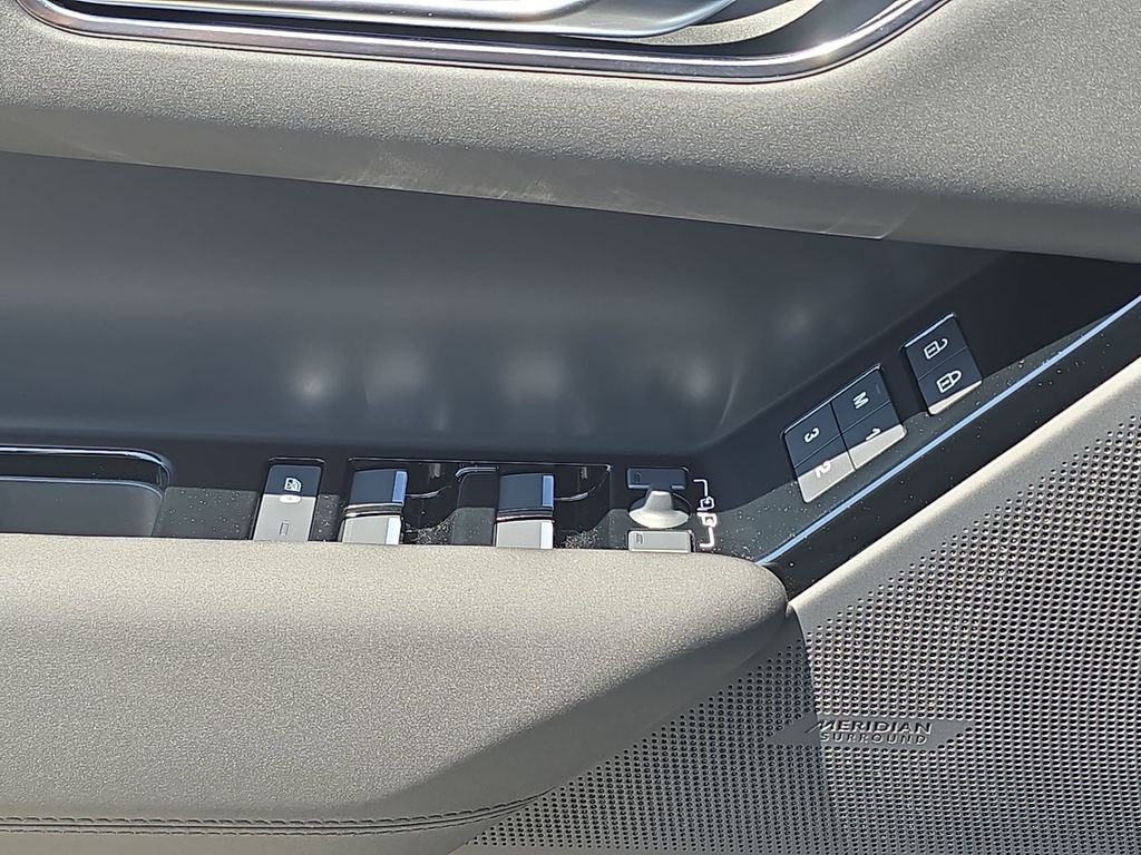 New 2026 Carpathian Grey Land Rover S image 28