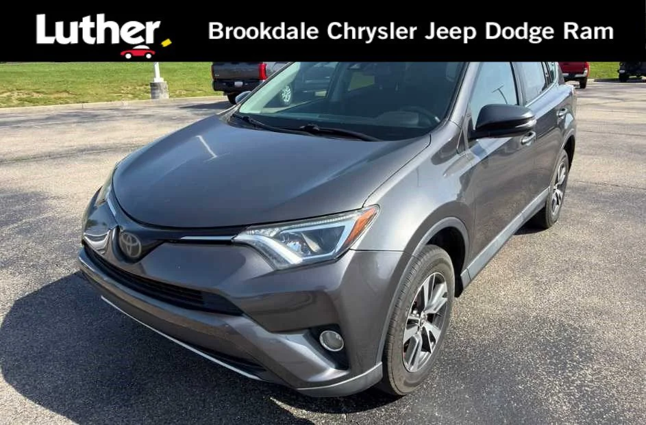 Used 2018 Magnetic Gray Metallic Toyota XLE image 1